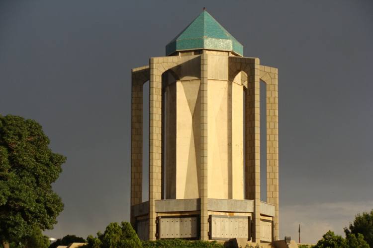 آرامگاه باباطاهر