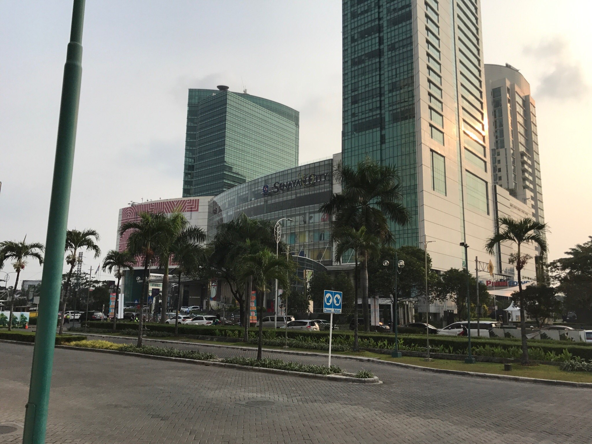 مرکز خرید پلازا سنایان