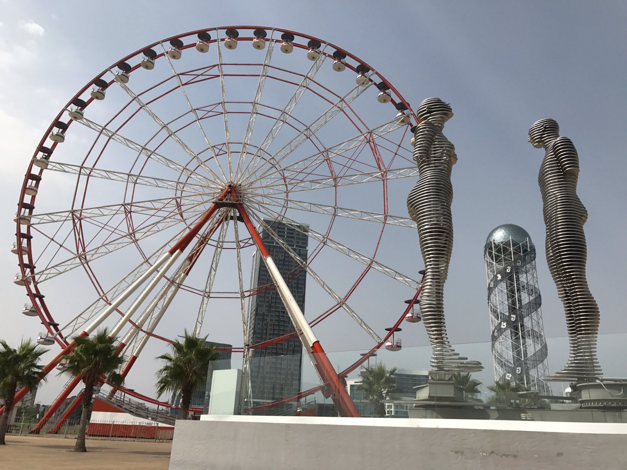 بنای یادبود علی و نینو