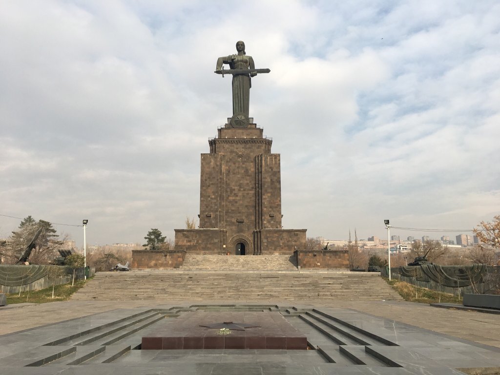 پارک پیروزی و مجسمه مادر ایروان