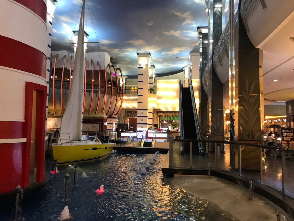 مرکز خرید اقیانوس آرام