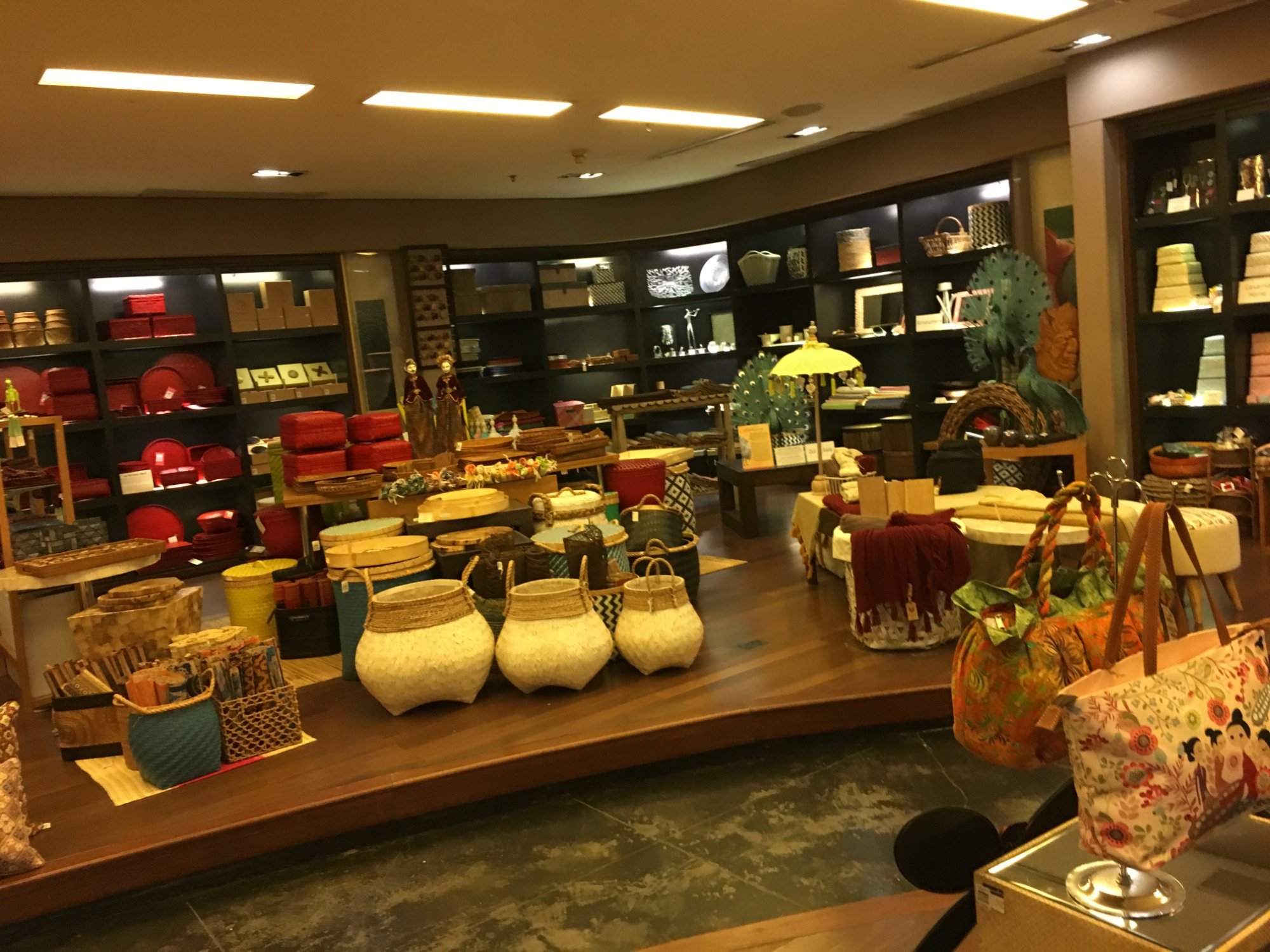 مرکز خرید گرند