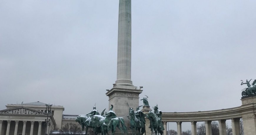 میدان قهرمانان بوداپست