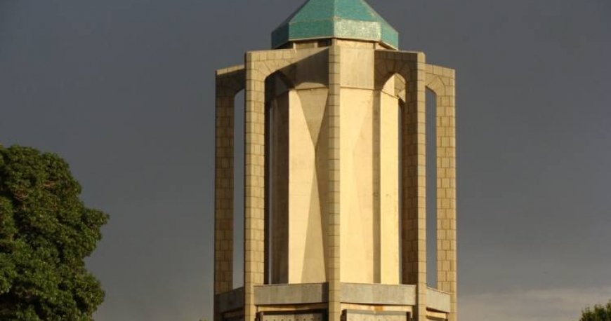 آرامگاه باباطاهر