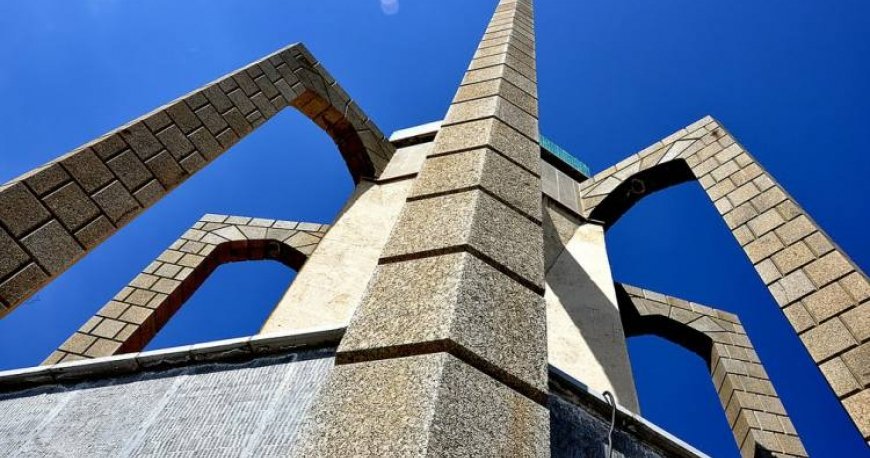 آرامگاه باباطاهر