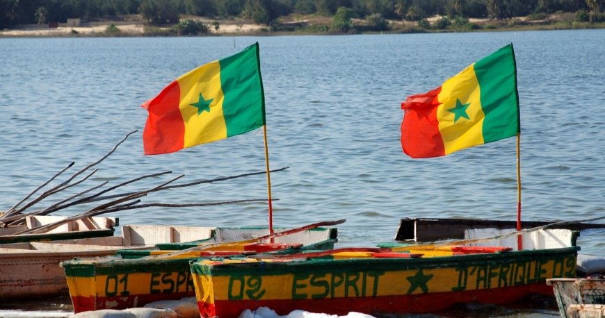 دریاچه لاگو رزا داکار دریاچه لاگو رزا داکار