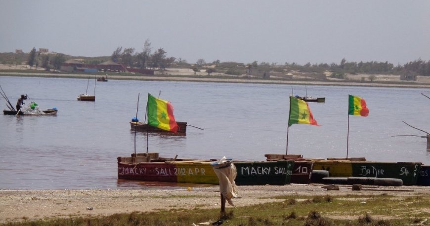 دریاچه لاگو رزا داکار دریاچه لاگو رزا داکار