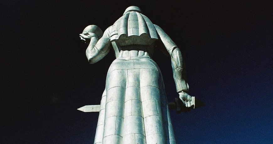 یادبود کارتلیس ددا تفلیس یادبود کارتلیس ددا تفلیس