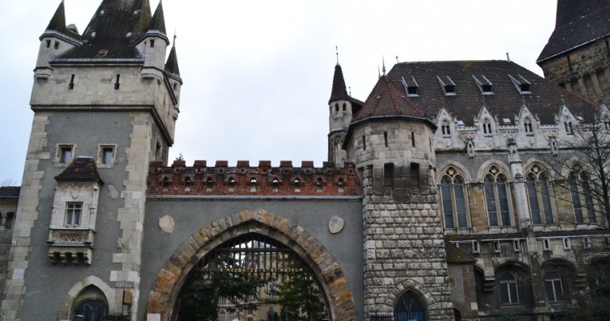 قلعه واجدا هونیاد بوداپست