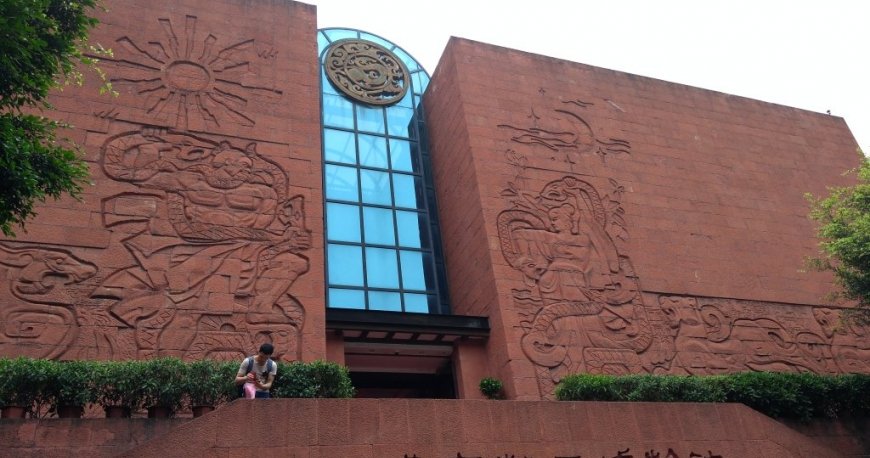 موزه مقبره شاه نانیو