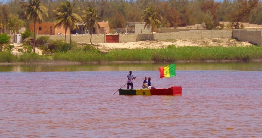 دریاچه لاگو رزا داکار دریاچه لاگو رزا داکار