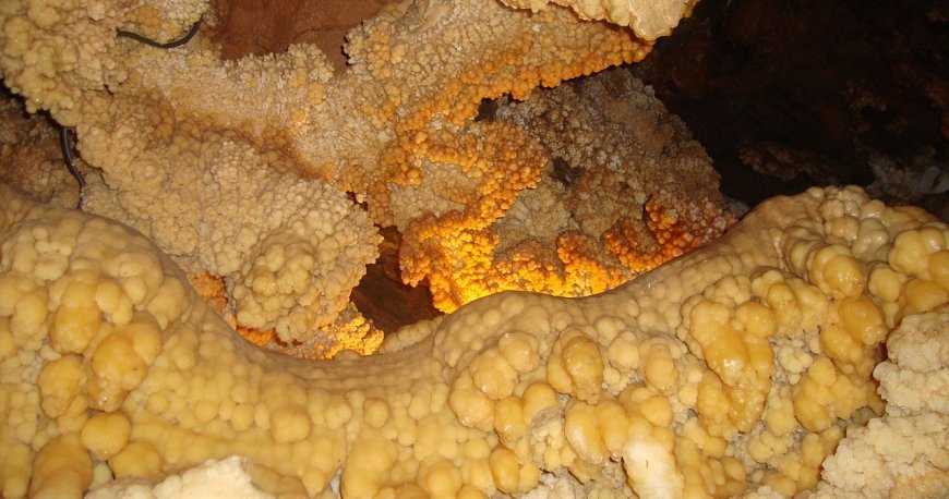 غار علی صدر همدان