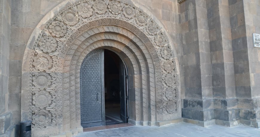 پارک پیروزی و مجسمه مادر ایروان