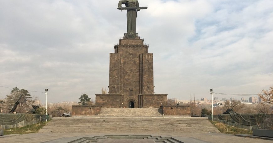 پارک پیروزی و مجسمه مادر ایروان