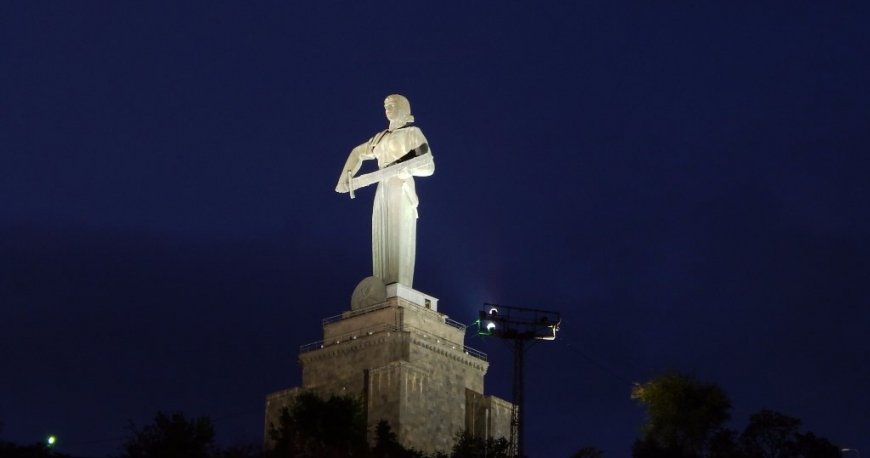 پارک پیروزی و مجسمه مادر ایروان