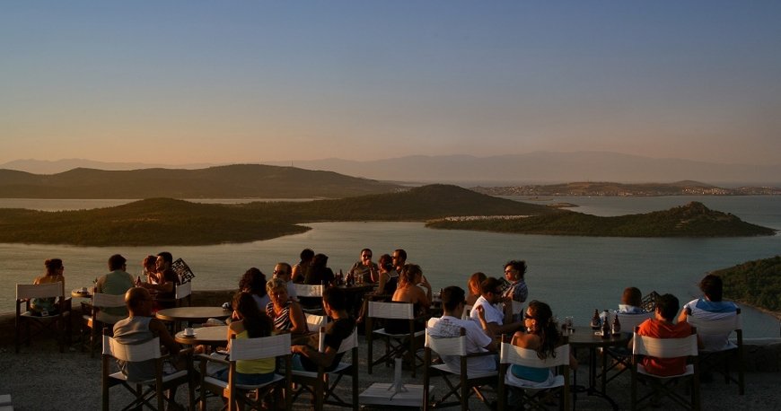 آیوالیک آیوالیک