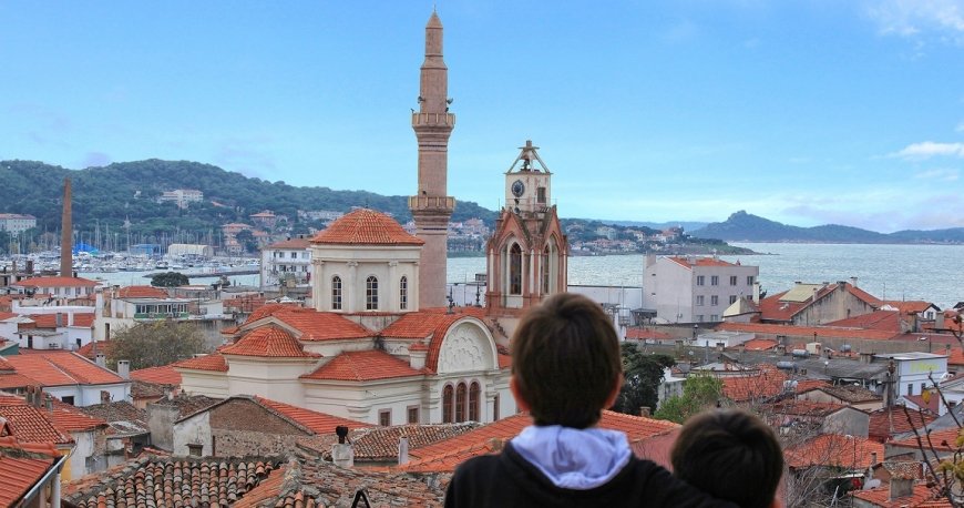 آیوالیک آیوالیک