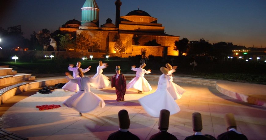 مراسم بزرگداشت مولانا (رومی) مراسم بزرگداشت مولانا (رومی)