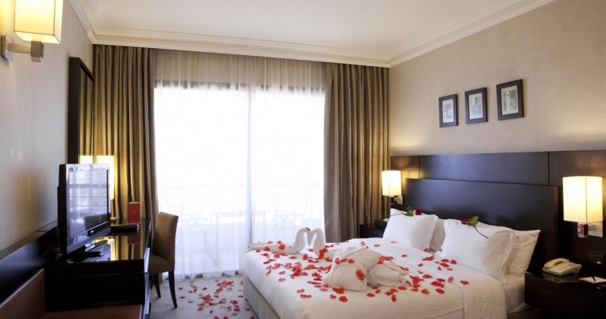 اتاق هتل رامادا پلازا رائوش بیروت