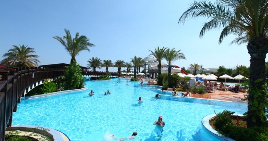 استخر هتل لیبرتی لارا آنتالیا استخر هتل لیبرتی لارا آنتالیا