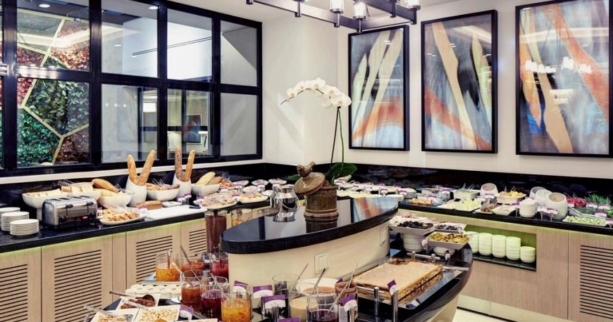 رستروان  هتل مرکور استانبول تکسیم