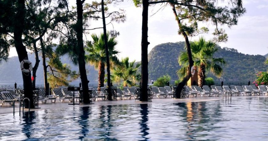 استخر هتل گرند یازیچی کلاب مارماریس استخر هتل گرند یازیچی کلاب مارماریس