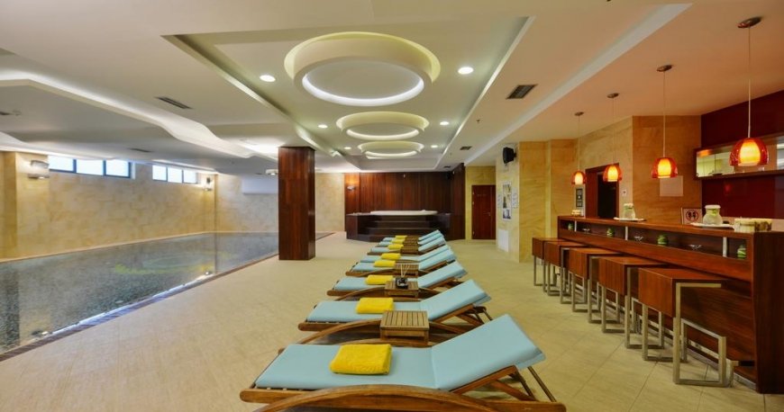 استخر هتل امرالد باکو