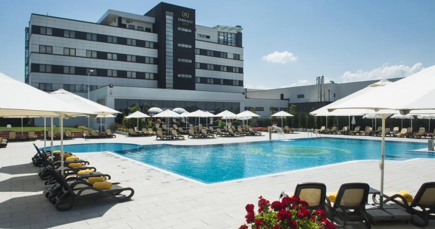 استخر هتل امرالد باکو