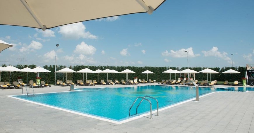 استخر هتل امرالد باکو