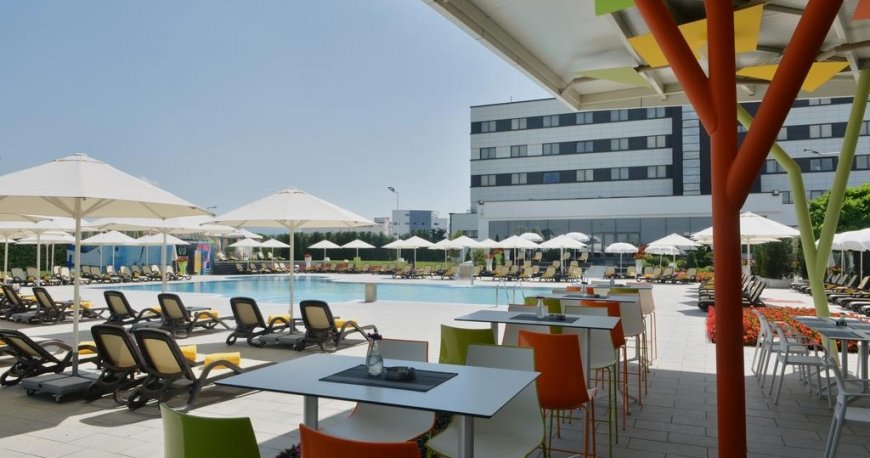 استخر هتل امرالد باکو