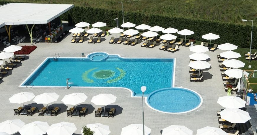 استخر هتل امرالد باکو