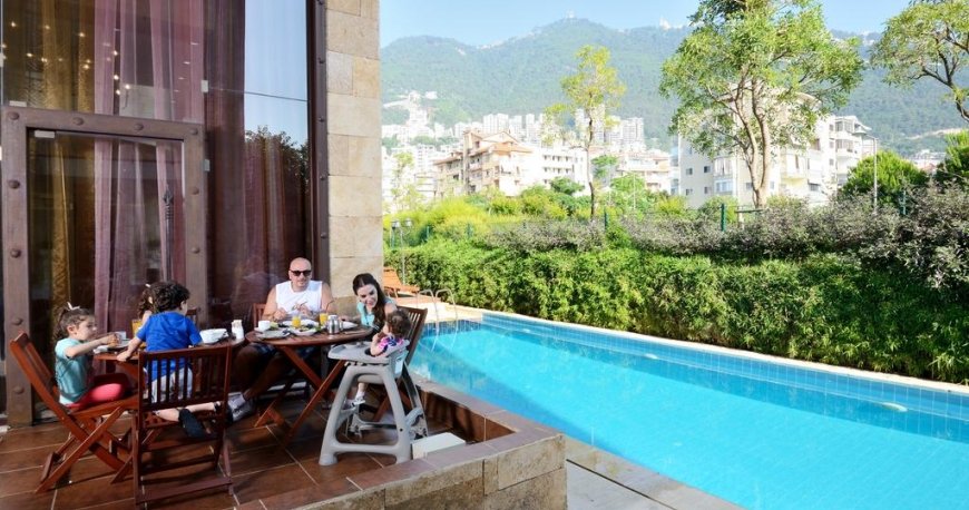 استخر هتل رستون بیروت