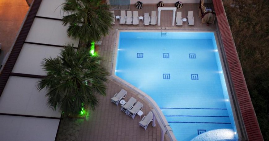 استخر هتل داباکلار