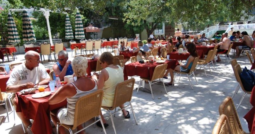 رستوران هتل مرسوی اکسکلوسیو آکوا