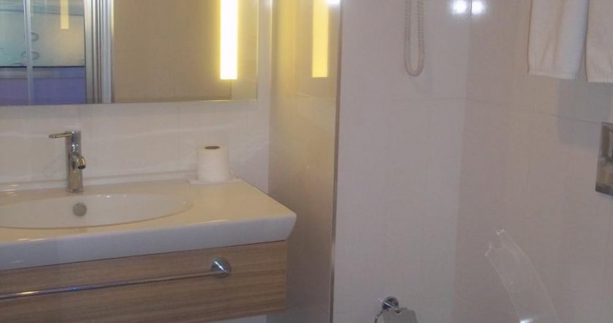 سرویس بهداشتی هتل بلو بی پلاتینیوم سرویس بهداشتی هتل بلو بی پلاتینیوم