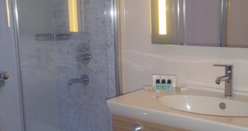 سرویس بهداشتی هتل بلو بی پلاتینیوم سرویس بهداشتی هتل بلو بی پلاتینیوم