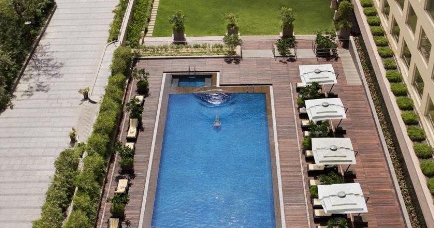 استخر هتل کورت یارد بمبئی استخر هتل کورت یارد بمبئی