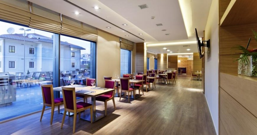 رستوران هتل هیلتون گاردن این گلدن هورن