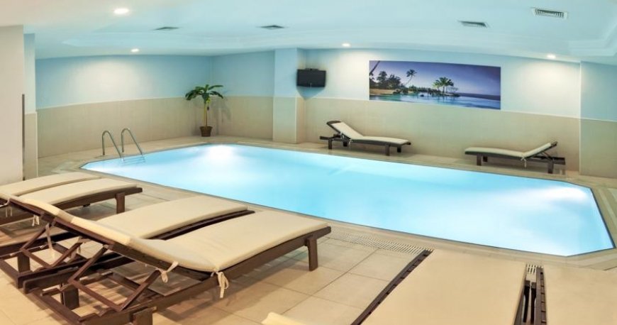 استخر هتل گرین پارک تکسیم