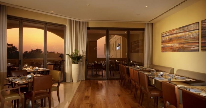 رستوران هتل امواج روتانا دبی امارات متحده ی عربی