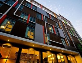 هتل اف ایکس مترولینک ماکاسان