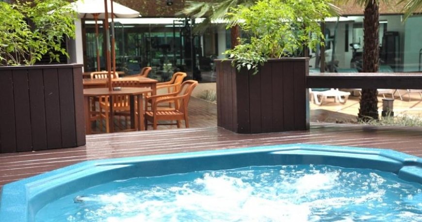 استخر هتل آسیا بانکوک