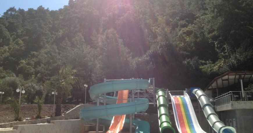 استخر هتل مرسوی اکسکلوسیو آکوا