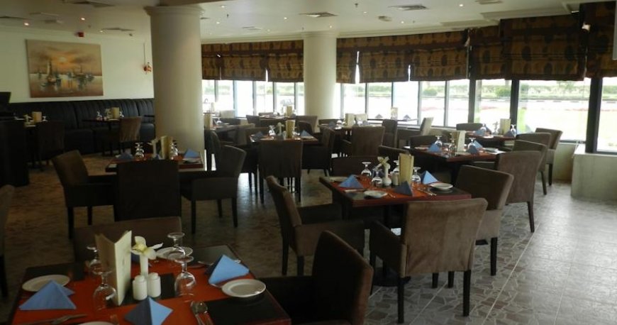 رستوران  هتل سان اند سندز سی ویو