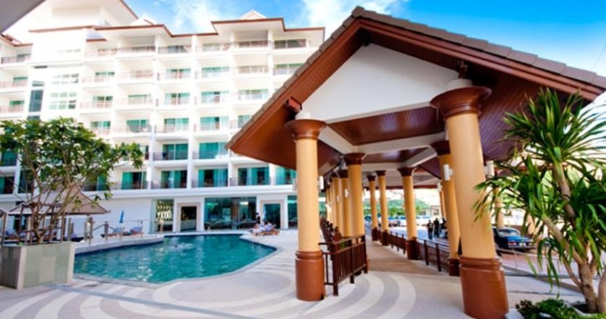 استخر هتل کریستال پالاس پاتایا