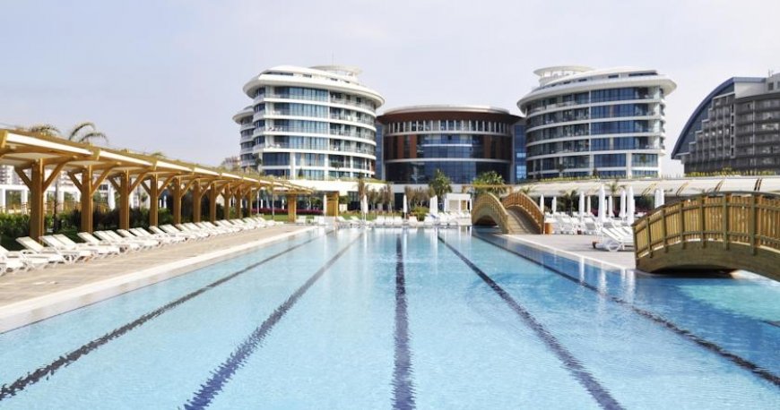 استخر هتل بایا لارا