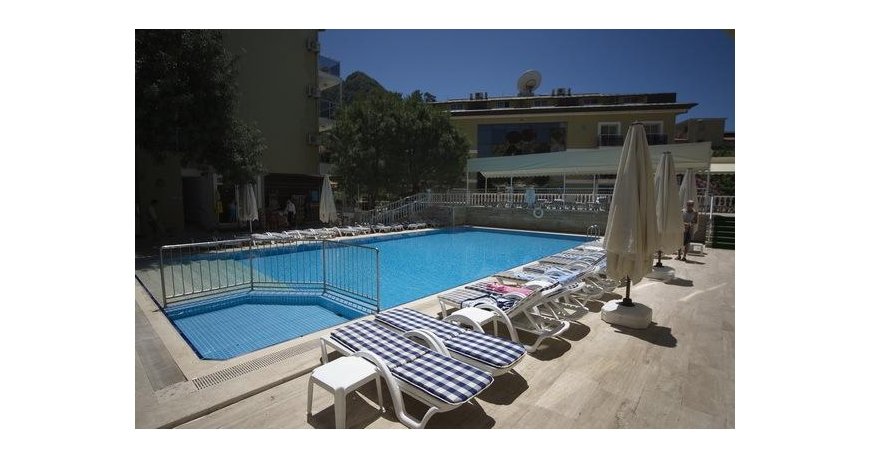 استخر هتل مرسوی اکسکلوسیو آکوا