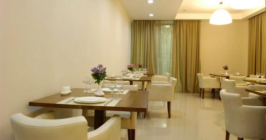 رستوران هتل دلابائوری