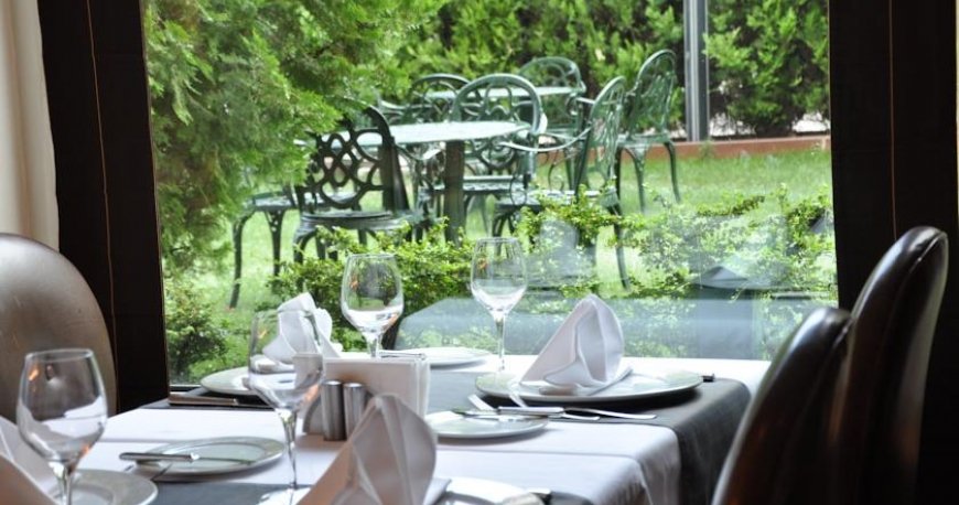 رستوران هتل میدی