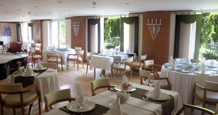 رستوران هتل میدی